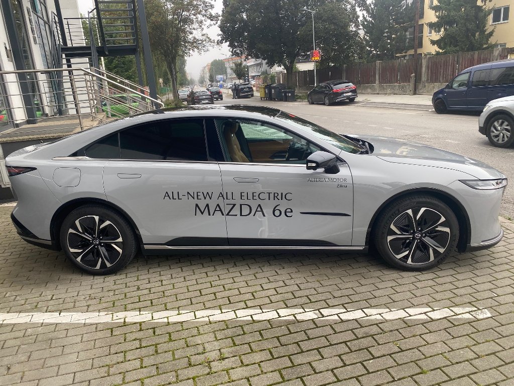 Mazda 6e