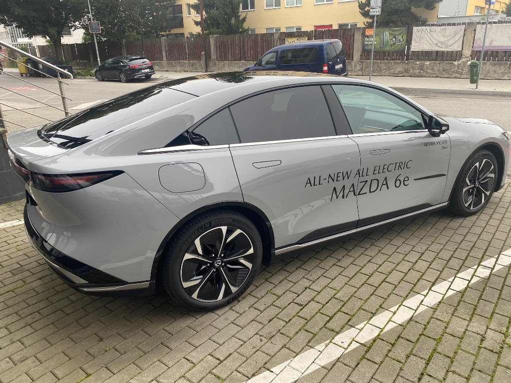 Mazda 6e