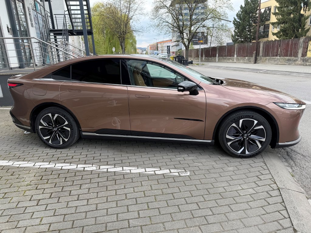 Mazda 6e