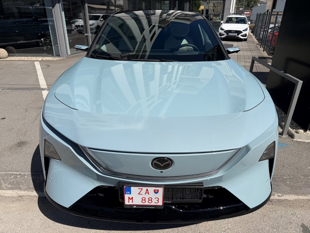 Mazda CX-6e