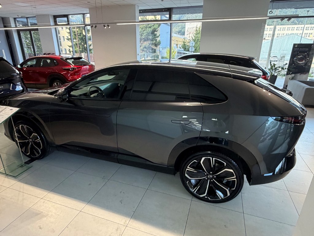 Mazda CX-6e