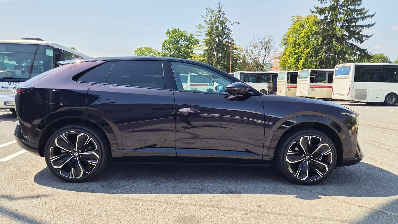 Mazda CX-6e