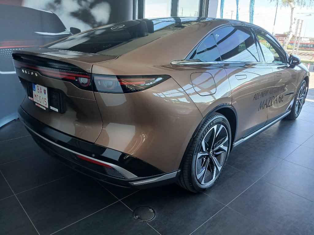 Mazda 6e