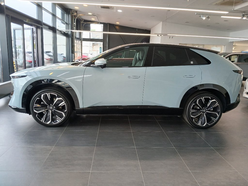 Mazda CX-6e