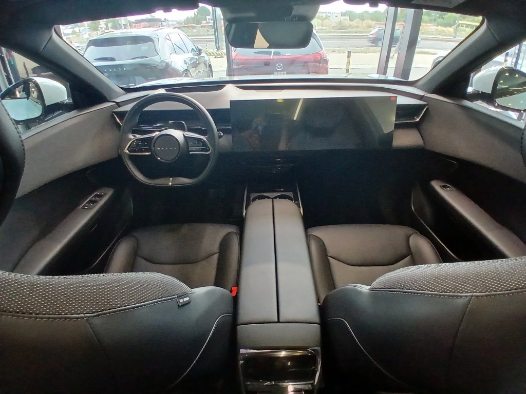 Mazda CX-6e
