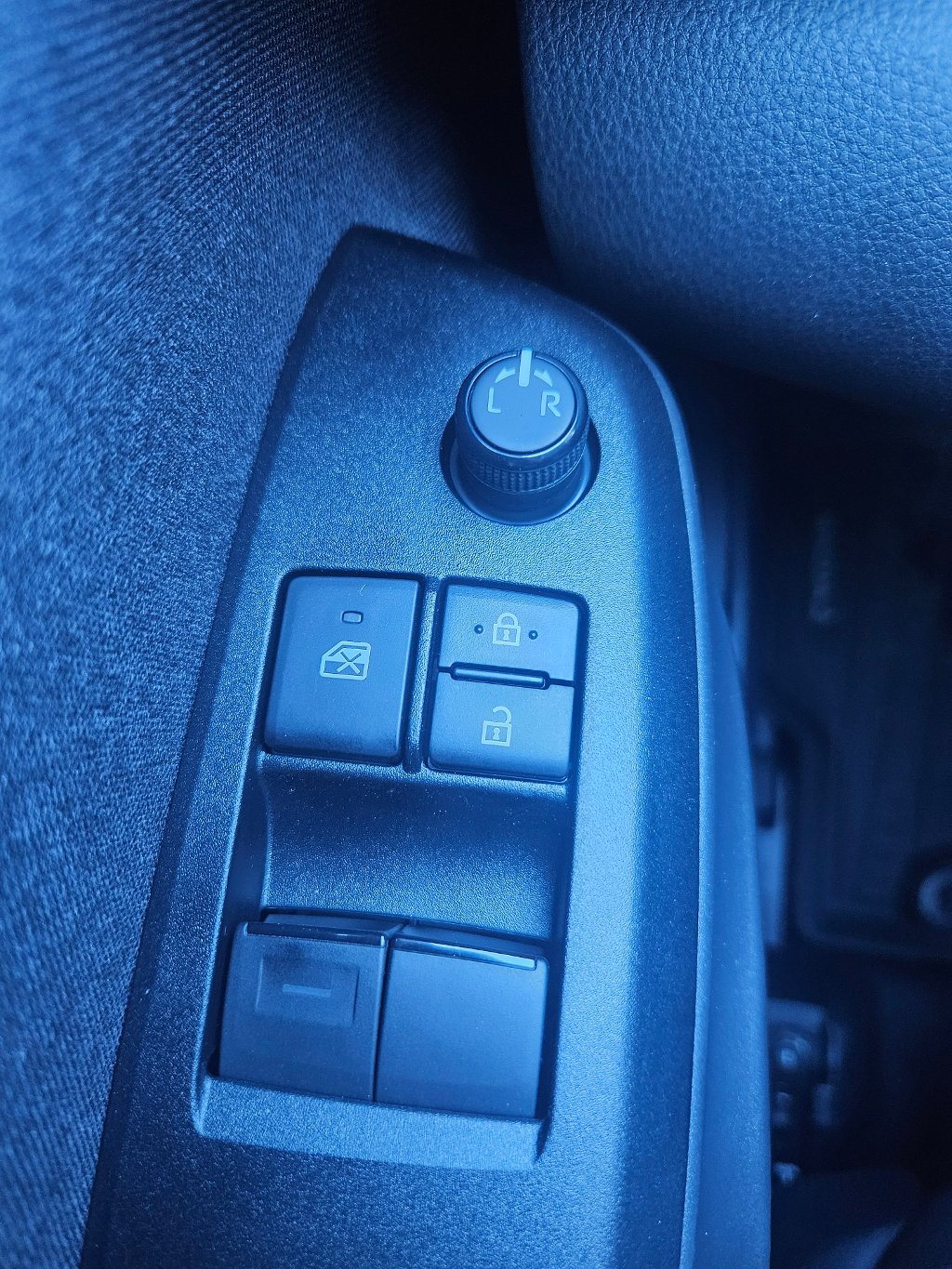 Mazda 2 Hybrid