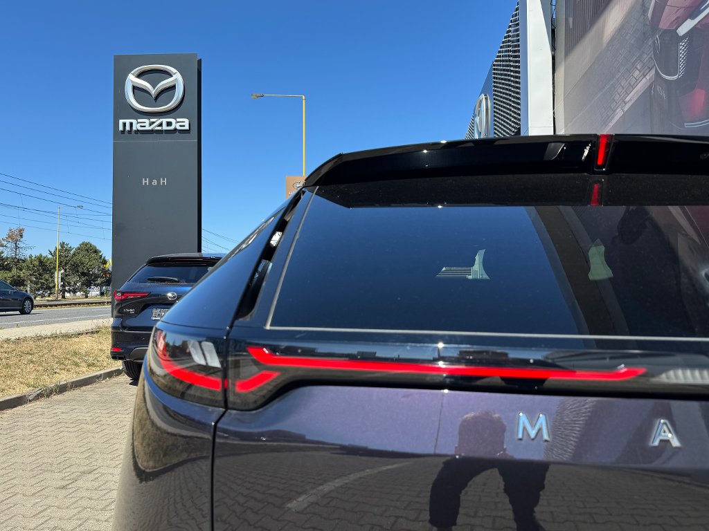 Mazda CX-6e