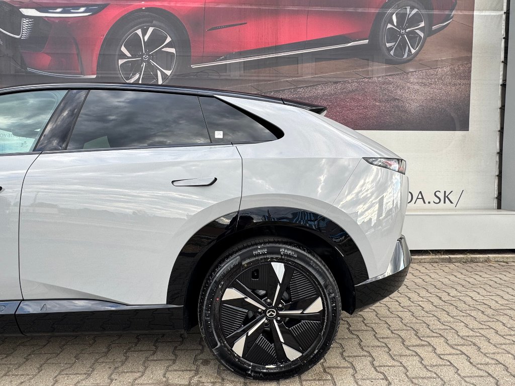 Mazda CX-6e