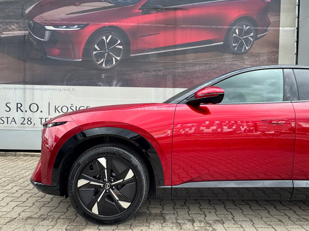 Mazda CX-6e