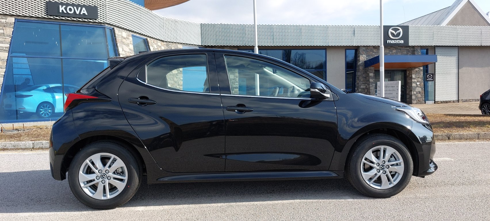 Mazda 2 Hybrid