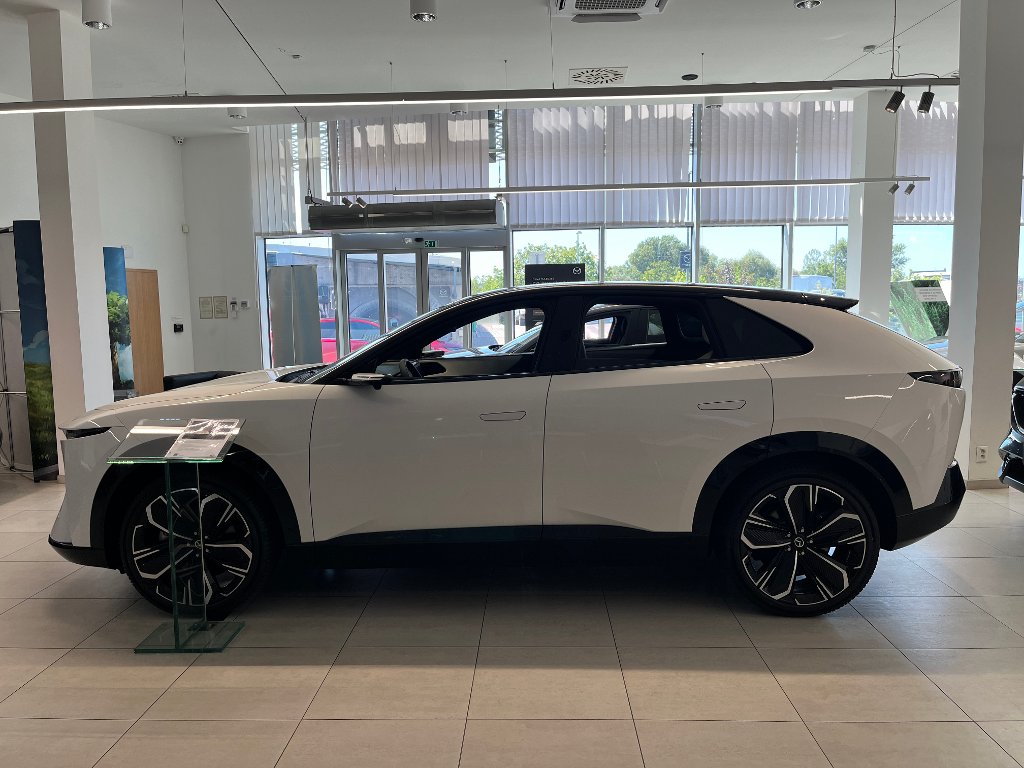 Mazda CX-6e